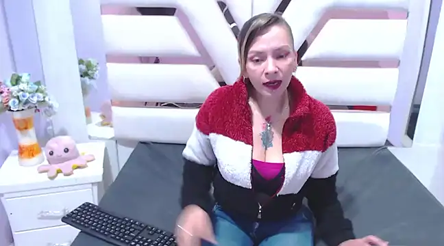 Snapshot of alaha_evans chatting on 03.15.25 alaha evans online show from 03.15.25