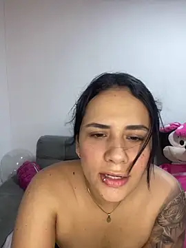 Snapshot of Leyna_Kenet chatting on 12.21.24 Leyna Kenet online show from 12.21.24