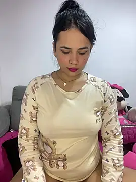 Snapshot of Leyna_Kenet chatting on 01.18.25 Leyna Kenet online show from 01.18.25