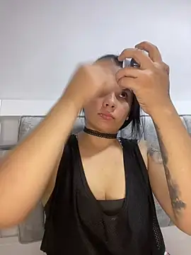 Snapshot of Leyna_Kenet chatting on 01.22.25 Leyna Kenet online show from 01.22.25