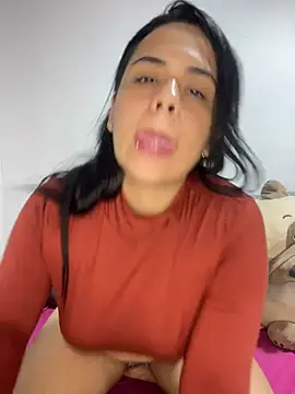 Snapshot of Leyna_Kenet chatting on 01.26.25 Leyna Kenet online show from 01.26.25