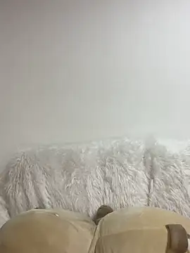 Snapshot of Leyna_Kenet chatting on 02.10.25 Leyna Kenet online show from 02.10.25