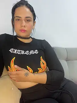 Snapshot of Leyna_Kenet chatting on 02.24.25 Leyna Kenet online show from 02.24.25