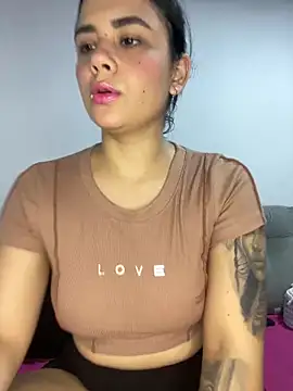 Snapshot of Leyna_Kenet chatting on 02.28.25 Leyna Kenet online show from 02.28.25