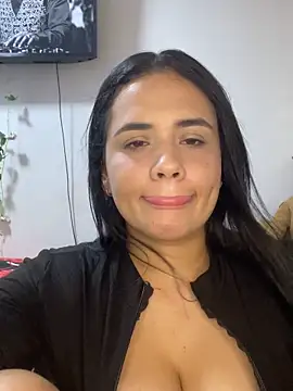 Snapshot of Leyna_Kenet chatting on 10.01.25 Leyna Kenet online show from 10.01.25