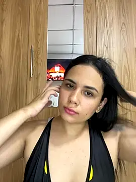 Leyna Kenet online show from 11.26.25