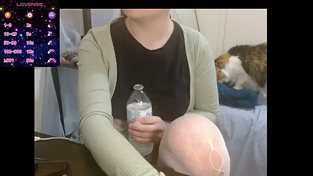 Snapshot of livcutebaby chatting on 01.25.25 livcutebaby online show from 01.25.25