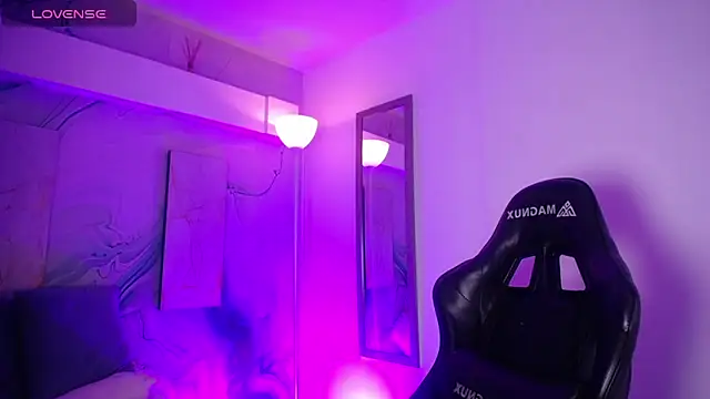 Snapshot of Aniie_Doll chatting on 06.26.26 Aniie Doll online show from 06.26.26