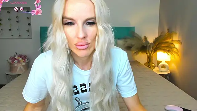 Lana kitty   online show from 09.10.25