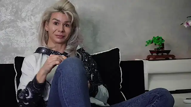 SquirtyFit Devil online show from 02.16.25