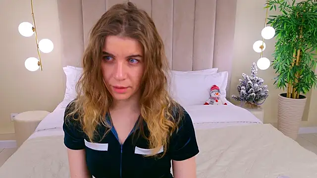 VikkiStorm online show from 12.15.24