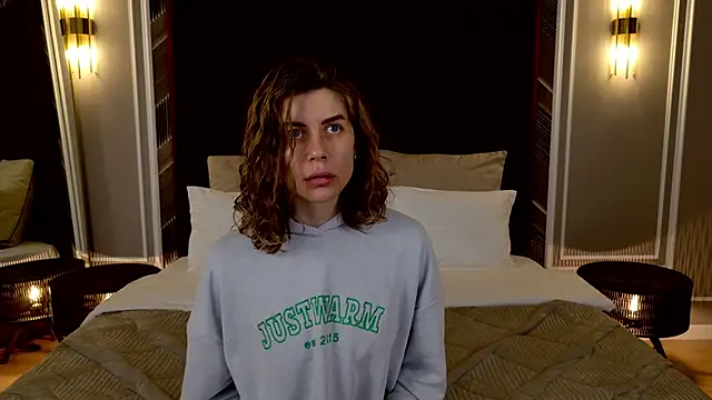 VikkiStorm online show from 03.20.25