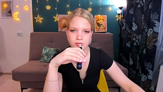 Xloe Queen online show from 03.16.25