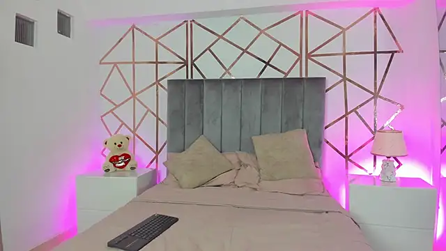 Giselle Roldan online show from 03.05.25