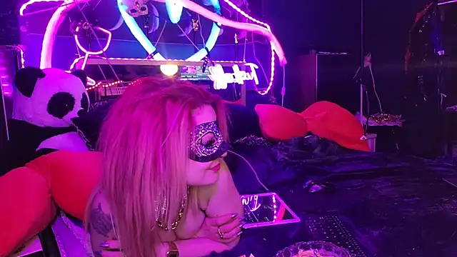 Snapshot of anonymouszN chatting on 02.22.25 anonymouszN online show from 02.22.25