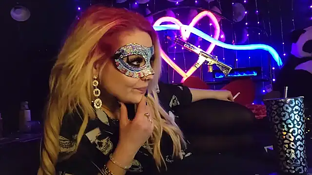 Snapshot of anonymouszN chatting on 11.08.25 anonymouszN online show from 11.08.25