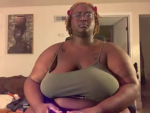 Snapshot of BigKittyRaven chatting on 01.12.25 BigKittyRaven online show from 01.12.25