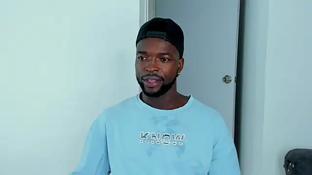 Snapshot of Dylan_Taylor chatting on 10.30.25 Dylan Taylor online show from 10.30.25