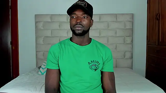 Snapshot of Dylan_Taylor chatting on 11.10.25 Dylan Taylor online show from 11.10.25