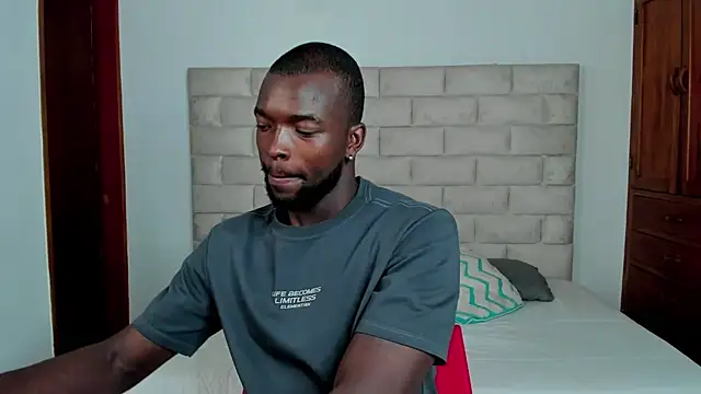 Snapshot of Dylan_Taylor chatting on 11.11.25 Dylan Taylor online show from 11.11.25