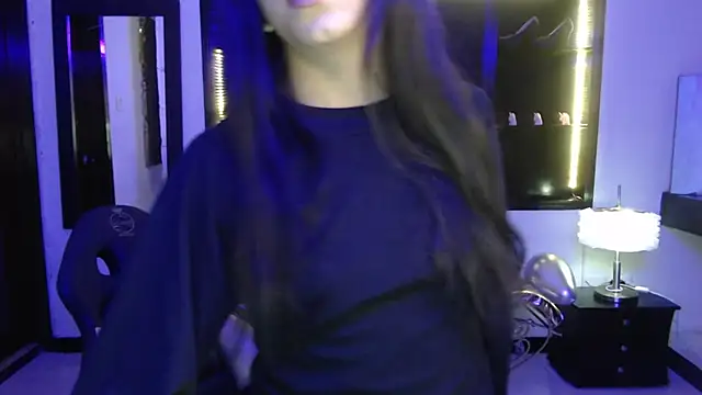 Angela Diaz  online show from 01.18.25