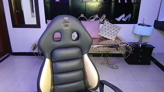 Angela Diaz  online show from 01.24.25