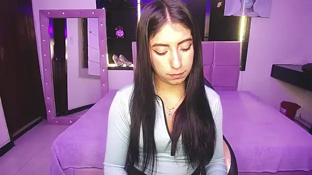 Angela Diaz  online show from 02.04.25