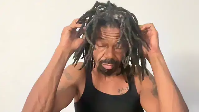 Snapshot of skarfosbabes69 chatting on 09.10.25 skarfosbabes69 online show from 09.10.25