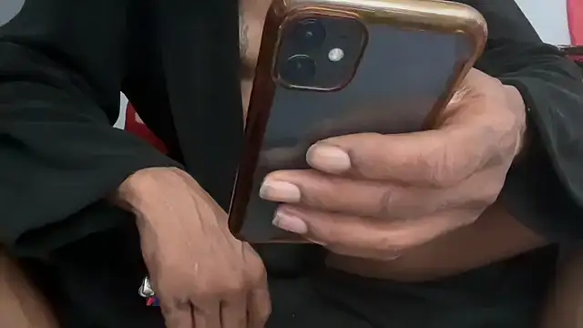 Snapshot of skarfosbabes69 chatting on 09.21.25 skarfosbabes69 online show from 09.21.25