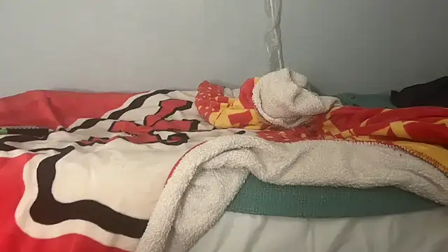 Snapshot of skarfosbabes69 chatting on 09.27.25 skarfosbabes69 online show from 09.27.25