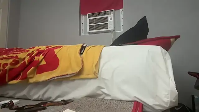 Snapshot of skarfosbabes69 chatting on 10.05.25 skarfosbabes69 online show from 10.05.25