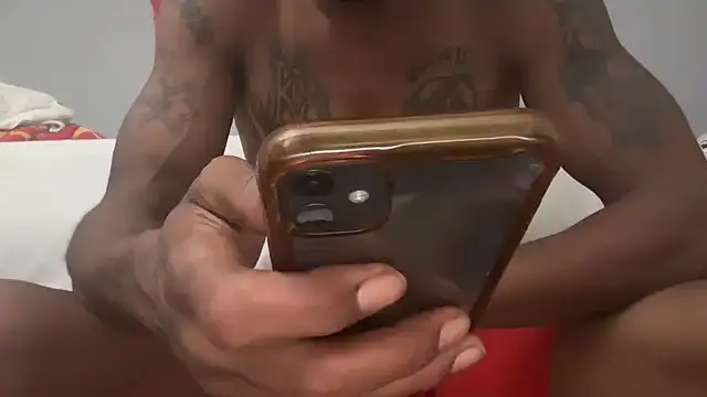 Snapshot of skarfosbabes69 chatting on 10.11.25 skarfosbabes69 online show from 10.11.25