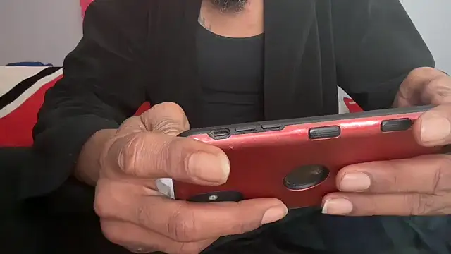 Snapshot of skarfosbabes69 chatting on 11.01.25 skarfosbabes69 online show from 11.01.25