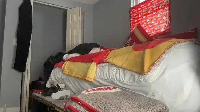 Snapshot of skarfosbabes69 chatting on 11.15.25 skarfosbabes69 online show from 11.15.25