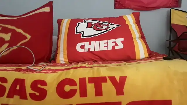 Snapshot of skarfosbabes69 chatting on 11.22.25 skarfosbabes69 online show from 11.22.25