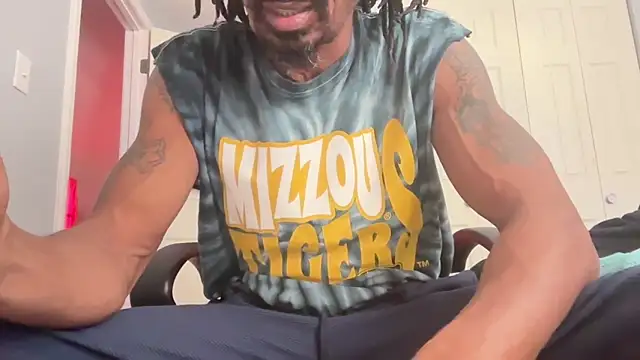 Snapshot of skarfosbabes69 chatting on 12.14.25 skarfosbabes69 online show from 12.14.25