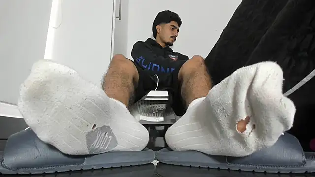 Snapshot of latin_bbc chatting on 12.17.25 latin bbc online show from 12.17.25