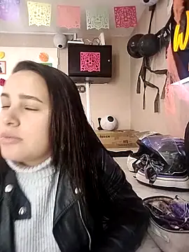 Snapshot of Victoria_Ponce1 chatting on 10.27.25 Victoria Ponce1 online show from 10.27.25