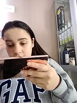 Snapshot of Victoria_Ponce1 chatting on 10.30.25 Victoria Ponce1 online show from 10.30.25