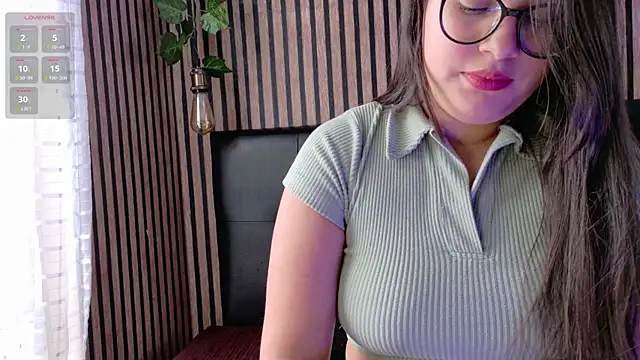 Snapshot of Victoria_Ponce1 chatting on 11.10.25 Victoria Ponce1 online show from 11.10.25