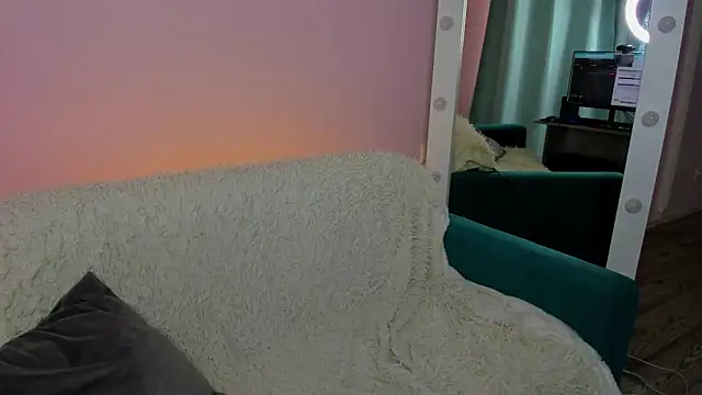 Lisa Payne online show from 01.07.25