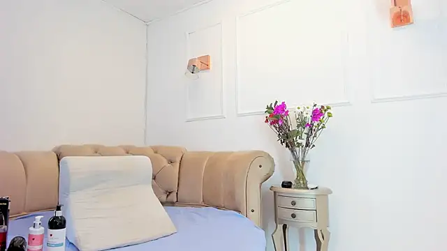 briannaduque online show from 02.22.25