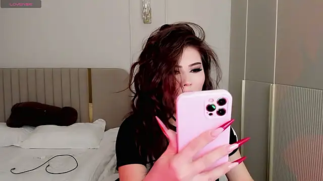 Snapshot of may_mia chatting on 02.01.26 may mia online show from 02.01.26