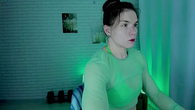 Snapshot of Lisa_Ray chatting on 12.13.25 Lisa Ray online show from 12.13.25