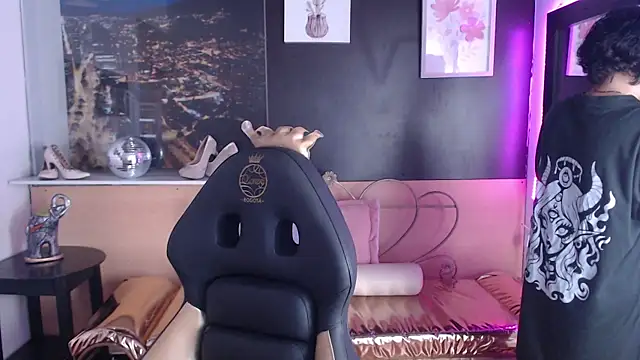 Lili Gomez  online show from 10.24.25