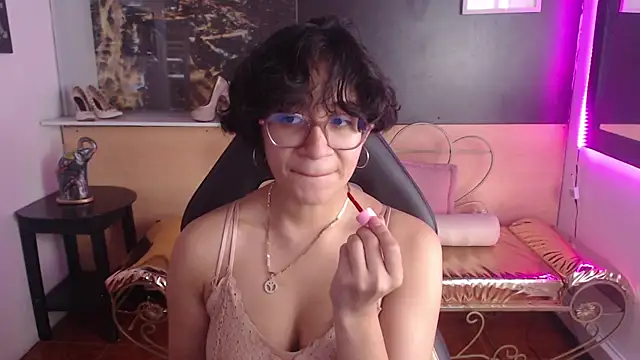 Lili Gomez  online show from 11.02.25