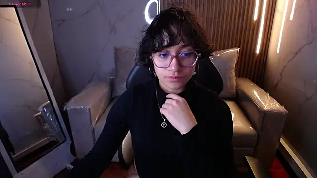 Lili Gomez  online show from 11.14.25