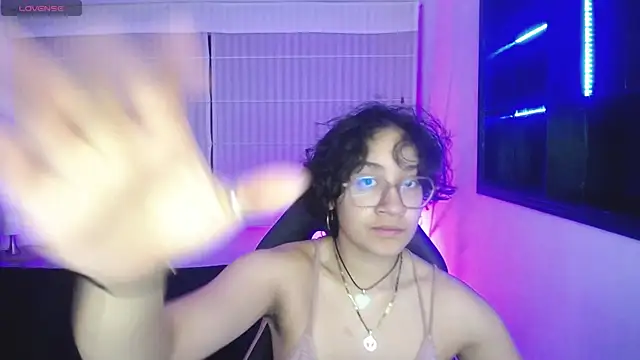 Lili Gomez  online show from 11.27.25