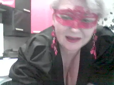 Snapshot of Lisa_Suzie chatting on 09.10.25 Lisa Suzie online show from 09.10.25
