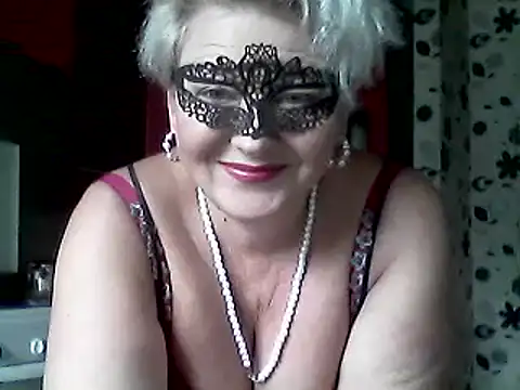 Snapshot of Lisa_Suzie chatting on 09.27.25 Lisa Suzie online show from 09.27.25